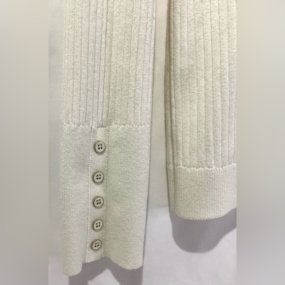 Talbots Woman’s Turtleneck Size XL Color White Knit Buttons on Sleeves - Picture 7 of 11
